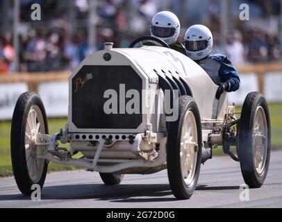 Goodwood House, Chichester, Regno Unito. 9 luglio 2021. Goodwood Festival of Speed; Day Two; Hermann Layher guida un 1909 Benz 200HP & n° x2018; Blitzen Benz' nella Goodwood Hill Climb Credit: Action Plus Sports/Alamy Live News Foto Stock