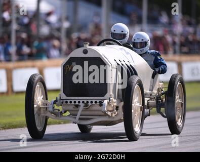 Goodwood House, Chichester, Regno Unito. 9 luglio 2021. Goodwood Festival of Speed; Day Two; Hermann Layher guida un 1909 Benz 200HP & n° x2018; Blitzen Benz' nella Goodwood Hill Climb Credit: Action Plus Sports/Alamy Live News Foto Stock