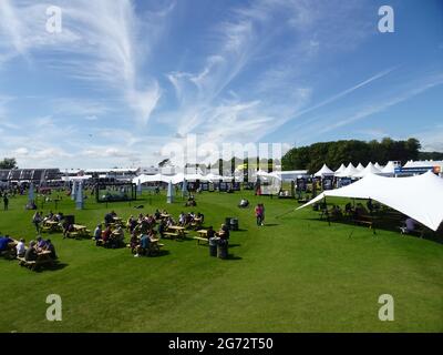 Goodwood House, vicino a Chichester, West Sussex, Regno Unito. 9 luglio 2021. Scene del Goodwood Festival of Speed del 2021, che viene utilizzato dal governo britannico come uno dei loro eventi "Test" per riportare gli eventi sportivi alla normalità dopo e durante la pandemia di Covid-19. Credit: Motofoto/Alamy Live News Foto Stock