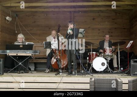 Mike Hatchard, Paul Morgan, Paul Higgs, Dave Barry, tre Horseshoes, Knockholt, Kent, 18 maggio 2021. Foto Stock