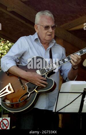 Jim Mullen, Roger Beaujolais Quartet, Three Horseshoes, Knockholt, Kent, 1 Giugno 2021. Foto Stock