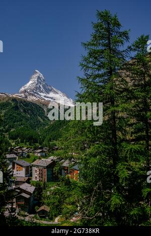 Il Mighty e bello Matterhorn Peak, Vista da Zermatt - la famosa e iconica montagna svizzera nelle Alpi, Zermatt, Vallese, Svizzera Foto Stock