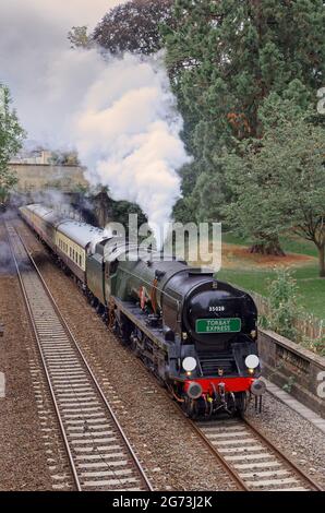 Treno a vapore Clan Line attraverso Bath Foto Stock