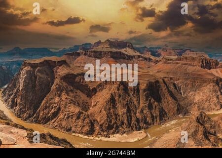 Il fiume Colorado visto da Tonto Ovest sul sentiero di Bright Angel Trailhead nel Grand Canyon Arizona Foto Stock