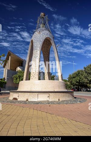 Monumento in omaggio all'architetto Antoni Gaudí nella piazza Gaudí di Navàs (Bages, Barcellona, Catalogna, Spagna) ESP: Monumento a Gaudí en Navàs Foto Stock