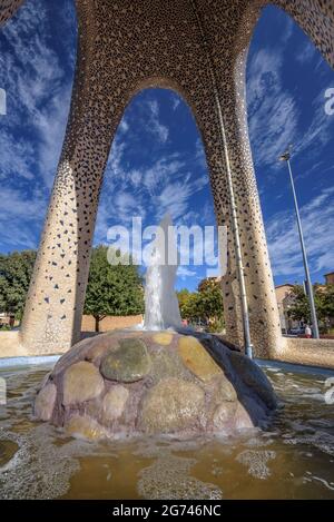 Monumento in omaggio all'architetto Antoni Gaudí nella piazza Gaudí di Navàs (Bages, Barcellona, Catalogna, Spagna) ESP: Monumento a Gaudí en Navàs Foto Stock