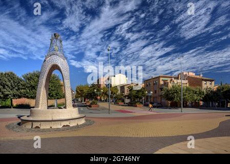 Monumento in omaggio all'architetto Antoni Gaudí nella piazza Gaudí di Navàs (Bages, Barcellona, Catalogna, Spagna) ESP: Monumento a Gaudí en Navàs Foto Stock