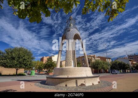 Monumento in omaggio all'architetto Antoni Gaudí nella piazza Gaudí di Navàs (Bages, Barcellona, Catalogna, Spagna) ESP: Monumento a Gaudí en Navàs Foto Stock