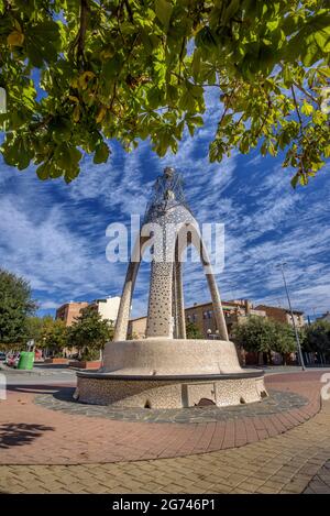 Monumento in omaggio all'architetto Antoni Gaudí nella piazza Gaudí di Navàs (Bages, Barcellona, Catalogna, Spagna) ESP: Monumento a Gaudí en Navàs Foto Stock