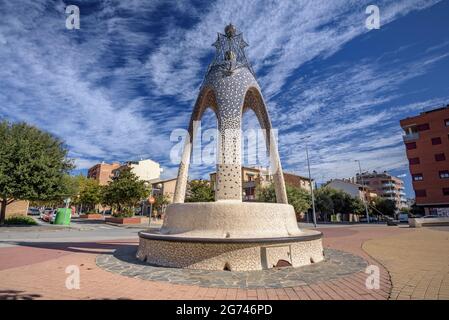 Monumento in omaggio all'architetto Antoni Gaudí nella piazza Gaudí di Navàs (Bages, Barcellona, Catalogna, Spagna) ESP: Monumento a Gaudí en Navàs Foto Stock