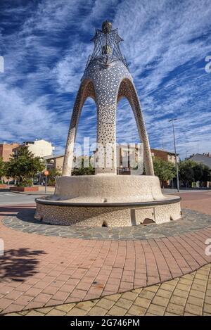 Monumento in omaggio all'architetto Antoni Gaudí nella piazza Gaudí di Navàs (Bages, Barcellona, Catalogna, Spagna) ESP: Monumento a Gaudí en Navàs Foto Stock