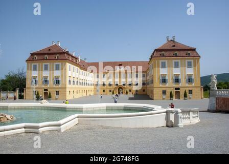 HOF, AUSTRIA - 19 maggio 2013: Vista esterna del famoso Schloss Hof Palace nella bassa Austria Foto Stock