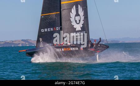 Prada Cup Final, Ineos Team UK (UK) in gara 5. Waitemata Harbour, Auckland, Nuova Zelanda, 20 febbraio 2021. Foto Stock