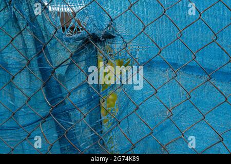 sfondo sotto forma di rete e tessuto blu Foto Stock