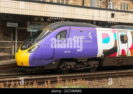 Pendolino 390119 al binario 3 alla stazione ferroviaria di Lancaster. Foto Stock