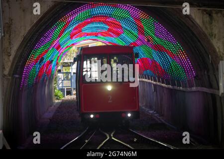 Funivia nel tunnel illuminato, Wellington, Isola del Nord, Nuova Zelanda Foto Stock