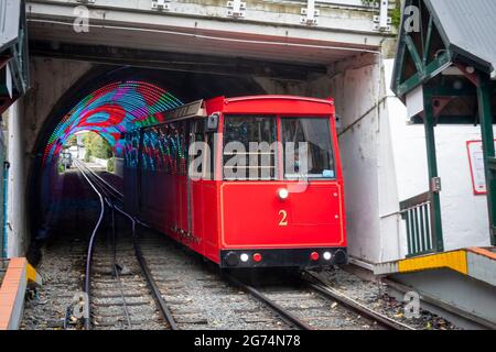 Funivia nel tunnel illuminato, Wellington, Isola del Nord, Nuova Zelanda Foto Stock