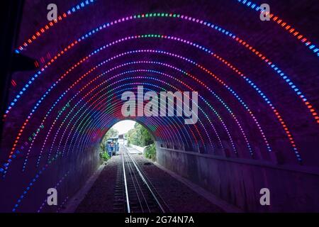 Tunnel illuminato per funivia, Wellington, Isola del Nord, Nuova Zelanda Foto Stock