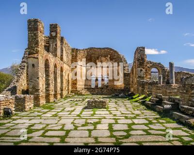 La basilica bizantina di Agios Achilios (Saint Achille), nel piccolo lago di Prespa, in Grecia. Foto Stock