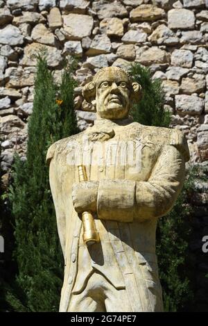 Statua, scultura o monumento a Antoine Bruni d'Entrecasteaux (1737-1793) ufficiale navale francese, esploratore e governatore coloniale in Var Provence Francia Foto Stock