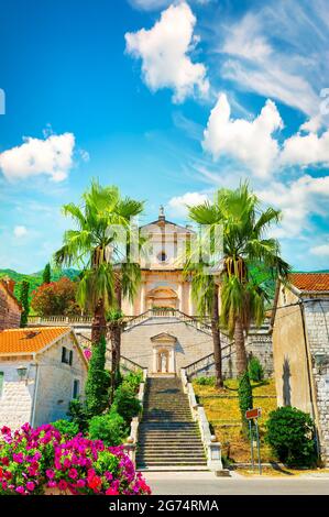 Chiesa della Beata Vergine a Prcanj in estate Foto Stock