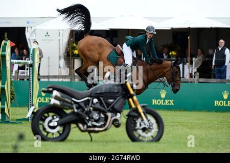 Fanny Skalli a cavallo Jonka-A durante i Masters Chantilly 2021, evento equestre FEI, Jumping CSI5 il 10 luglio 2021 a Chateau de Chantilly a Chantilly, Francia - Foto Christophe Bricot / DPPI Foto Stock