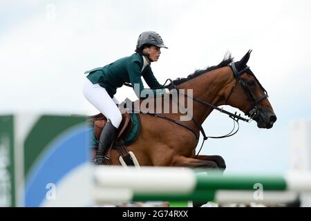 Fanny Skalli a cavallo Jonka-A durante i Masters Chantilly 2021, evento equestre FEI, Jumping CSI5 il 10 luglio 2021 a Chateau de Chantilly a Chantilly, Francia - Foto Christophe Bricot / DPPI Foto Stock
