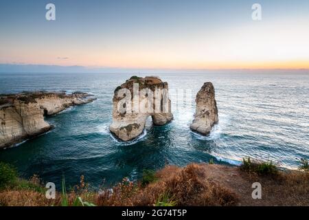 Raouche Rocks Pigeon Rocks a Beirut, Libano Foto Stock