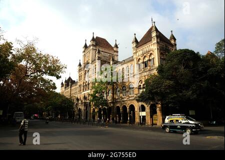Mumbai; Maharashtra; India- Sir Cowasjee Jehanghier Building per l'Elphinstone College le migliori strutture vittoriane Heritage Building Fort Bombay Foto Stock