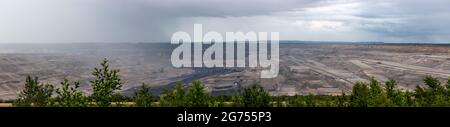 Garzweiler, NRW, Germania, 07 05 2021. Vista panoramica della miniera di lignite a cielo aperto di Garzweiler Foto Stock