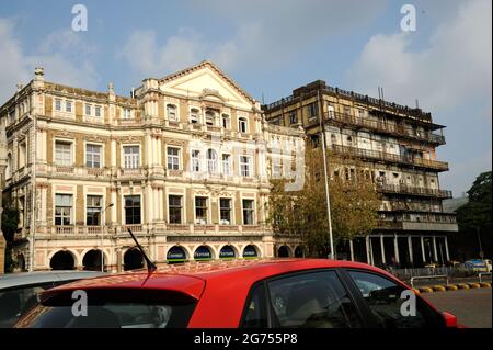 Mumbai; Maharashtra; India- Asia; marzo; 16, 2015 - Army & Navy Building e Watson's Hotel, ora noto come Esplanade Mansion Kala Ghoda Bombay Foto Stock