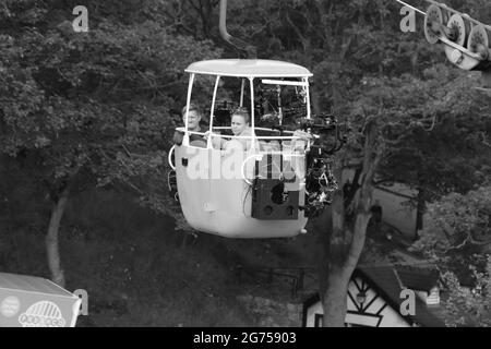 Gli equipaggi di film di ITV stanno filmando le scene della funivia sulla Great Orme Llandudno Wales per Coronation Street Foto Stock