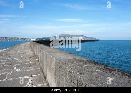 Holyhead Breakwater sulla Holy Island Anglesey Wales, che è il più lungo frangiflutti del Regno Unito Foto Stock