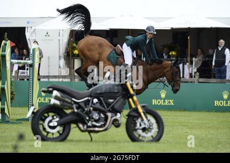 Fanny Skalli a cavallo Jonka-A durante i Masters Chantilly 2021, evento equestre FEI, Jumping CSI5 il 10 luglio 2021 a Chateau de Chantilly a Chantilly, Francia - Foto Christophe Bricot / DPPI Foto Stock