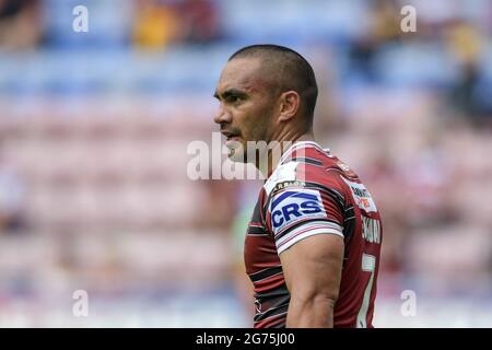 Wigan, Regno Unito. 11 Luglio 2021. Thomas Leuluai (7) di Wigan Warriors in azione durante il gioco a Wigan, Regno Unito, il 11/7/2021. (Foto di Simon Whitehead/News Images/Sipa USA) Credit: Sipa USA/Alamy Live News Foto Stock