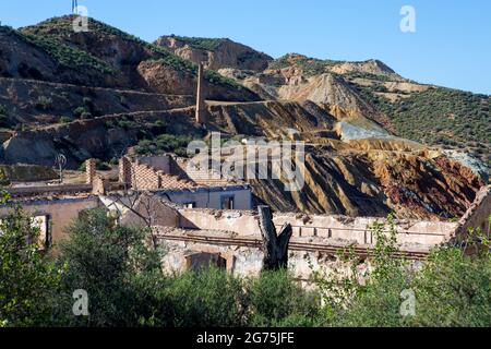 Rovine e resti di edifici nelle miniere abbandonate di Mazarron Foto Stock