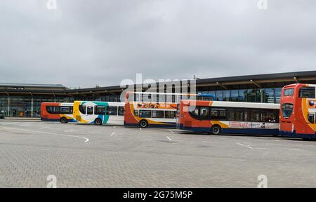 Stazione degli autobus Lincoln arrivo e partenza baie Foto Stock