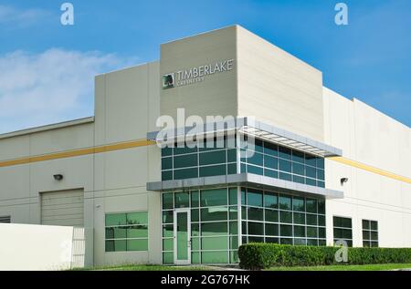 Houston, Texas USA 07-05-2021: Esterno dell'edificio degli uffici di Timberlake Cabinetry a Houston, Texas. Produttore e fornitore di mobili da cucina per uso domestico. Foto Stock