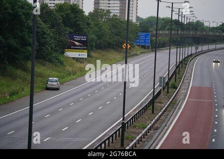 L'autostrada M4 nei pressi di Londra è quasi vuota durante la finale UEFA Euro 2020 tra Italia e Inghilterra. Data immagine: Domenica 11 luglio 2021. Foto Stock