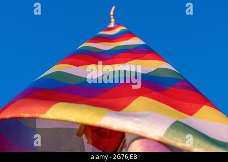 Il Wiphala, emblema quadrato, bandiera per rappresentare alcuni popoli nativi delle Ande, Perù, Bolivia, Ecuador, Argentina, Cile e Colombia Foto Stock