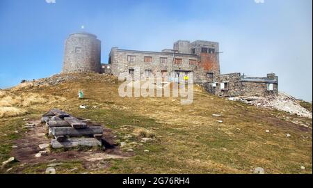 Osservatorio rovine PIP Ivan sulla cima del monte PIP Ivan, Carpathia montagne, Trans Carpathia, Ucraina Foto Stock