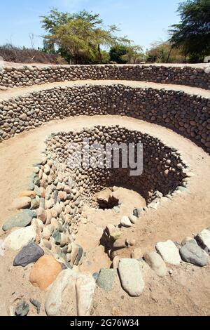 Acquedotto di Cantalloc a Nazca, acquedotti o pozzi a spirale o a cerchio, Perù, architettura e cultura Inca Foto Stock