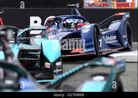 New York, Stati Uniti. 11 Luglio 2021. Il pilota neozelandese Nick Cassidy dell'Envision Virgin Racing prende il turno 6 durante la gara ABB FIA Formula e Championship - New York City e-Prix Round 11, sul circuito Red Hook nel quartiere Brooklyn di New York City, NY, 11 luglio 2021. (Foto di Anthony Behar/Sipa USA) Credit: Sipa USA/Alamy Live News Foto Stock