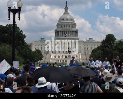 Washington, Distretto di Columbia, Stati Uniti. 11 Luglio 2021. Migliaia sono arrivati al 'No Fear: Rally in solidarietà con il popolo ebraico. I relatori di tutto lo spettro politico e religioso hanno affrontato l'aumento dei crimini di odio antisemitici verbali e fisici in tutti gli Stati Uniti. Credit: Sue Dorfman/ZUMA Wire/Alamy Live News Foto Stock