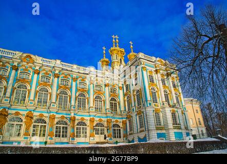 Il Palazzo di Caterina è un palazzo rococò a Tsarskoye Selo (Pushkin). La residenza estiva degli zar russi. San Pietroburgo, Russia. 2017. Foto Stock