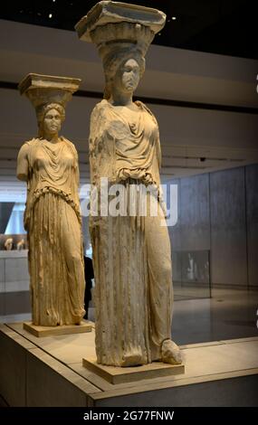 Antiche sculture greche esposte al museo dell'Acropoli di Atene, in Grecia. Foto Stock