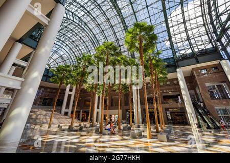 New York, 4 LUGLIO 2021 - Vista interna del Brookfield Place Foto Stock