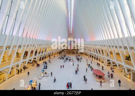 New York, 4 LUGLIO 2021 - Vista interna dell'Oculus Center Foto Stock