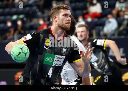 Norimberga, Germania. 11 Luglio 2021. Pallamano: Partita internazionale, Germania - Egitto nell'Arena Nürnberger Versicherung. Johannes Golla dalla Germania gioca la palla. Credit: Daniel Karmann/dpa/Alamy Live News Foto Stock