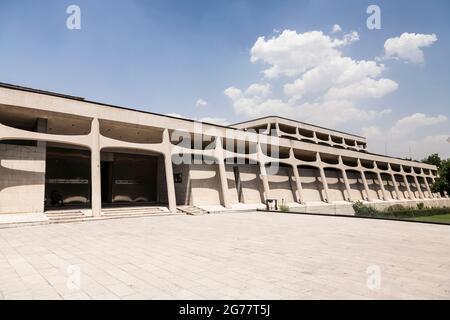 Esterno dell'edificio, Museo dei tappeti dell'Iran, varietà di tappeti persiani, Teheran, Iran, Persia, Asia occidentale, Asia Foto Stock